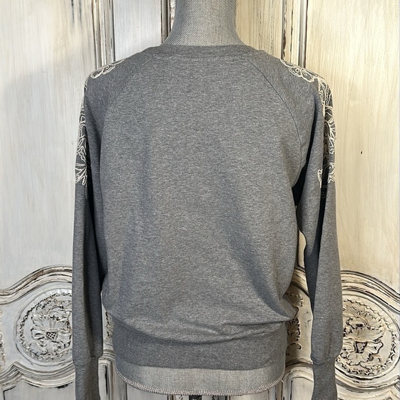 1 State Gray Crewneck Pullover Embroidered Long Sleeves Sweatshirt Size Medium - Picture 7 of 9